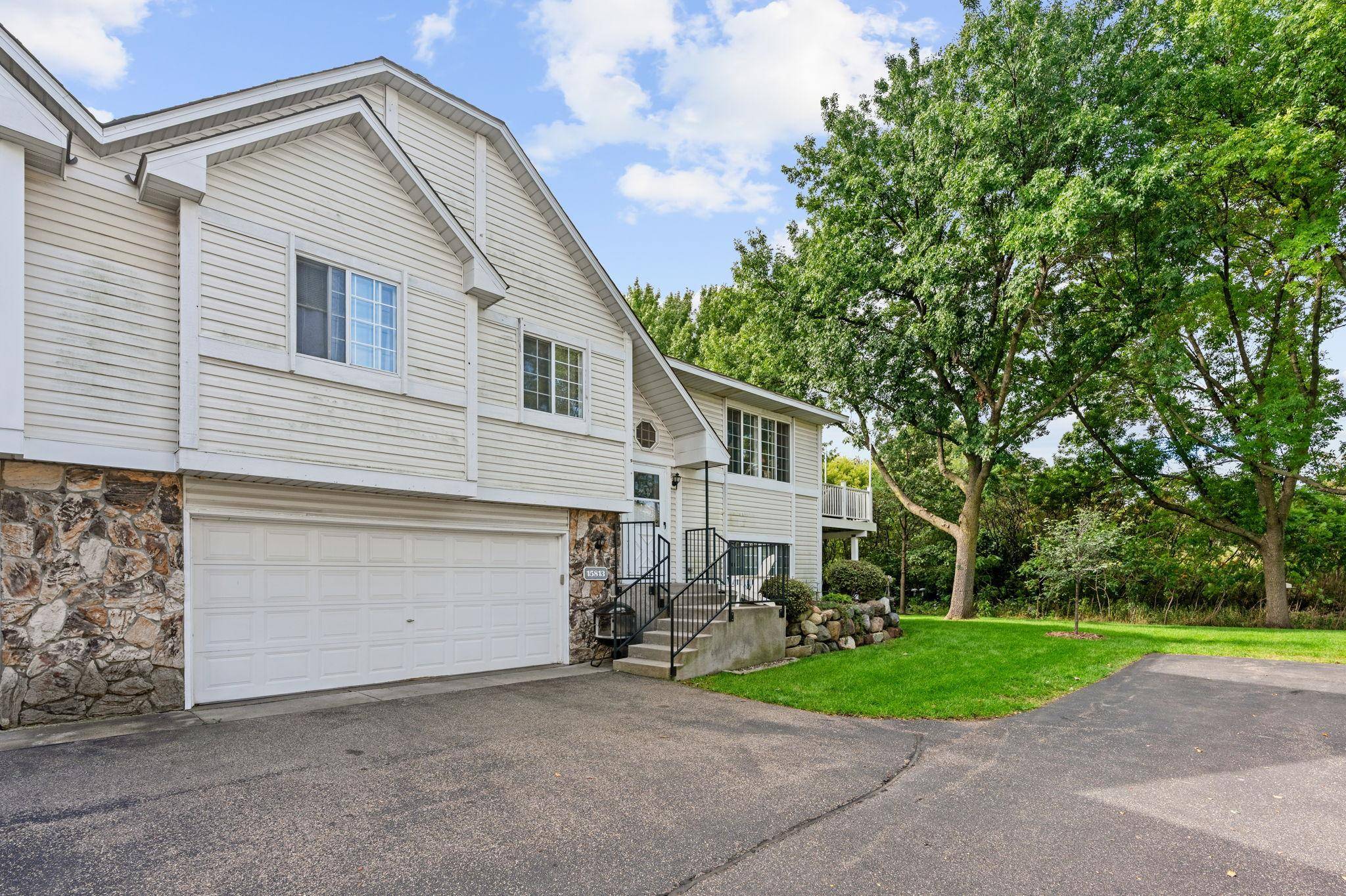 15813 Griffon PATH, Apple Valley, MN 55124