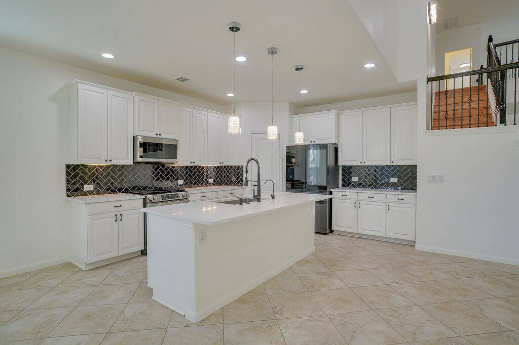 2509 Etta May LN, Leander, TX 78641