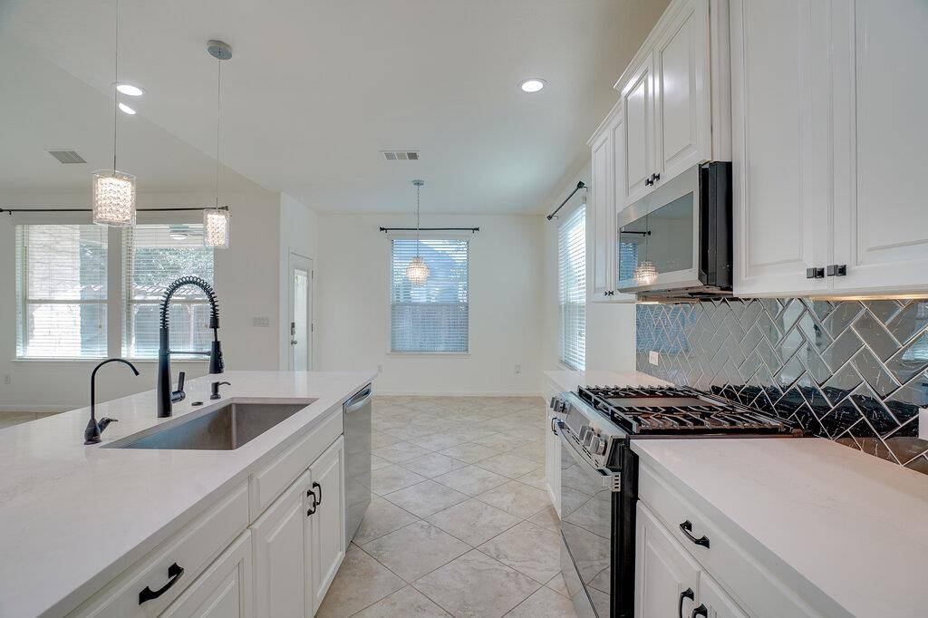2509 Etta May LN, Leander, TX 78641
