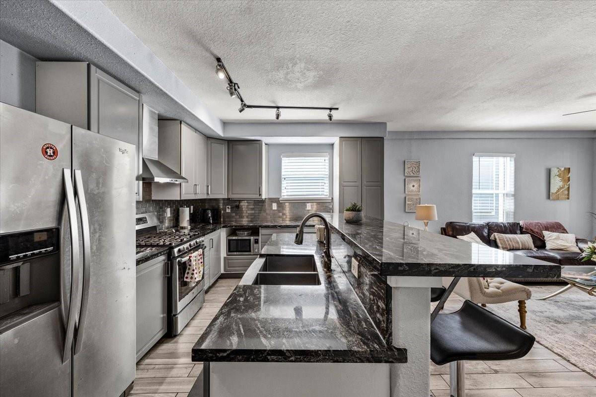 2710 Avenue P 1/2, Galveston, TX 77550