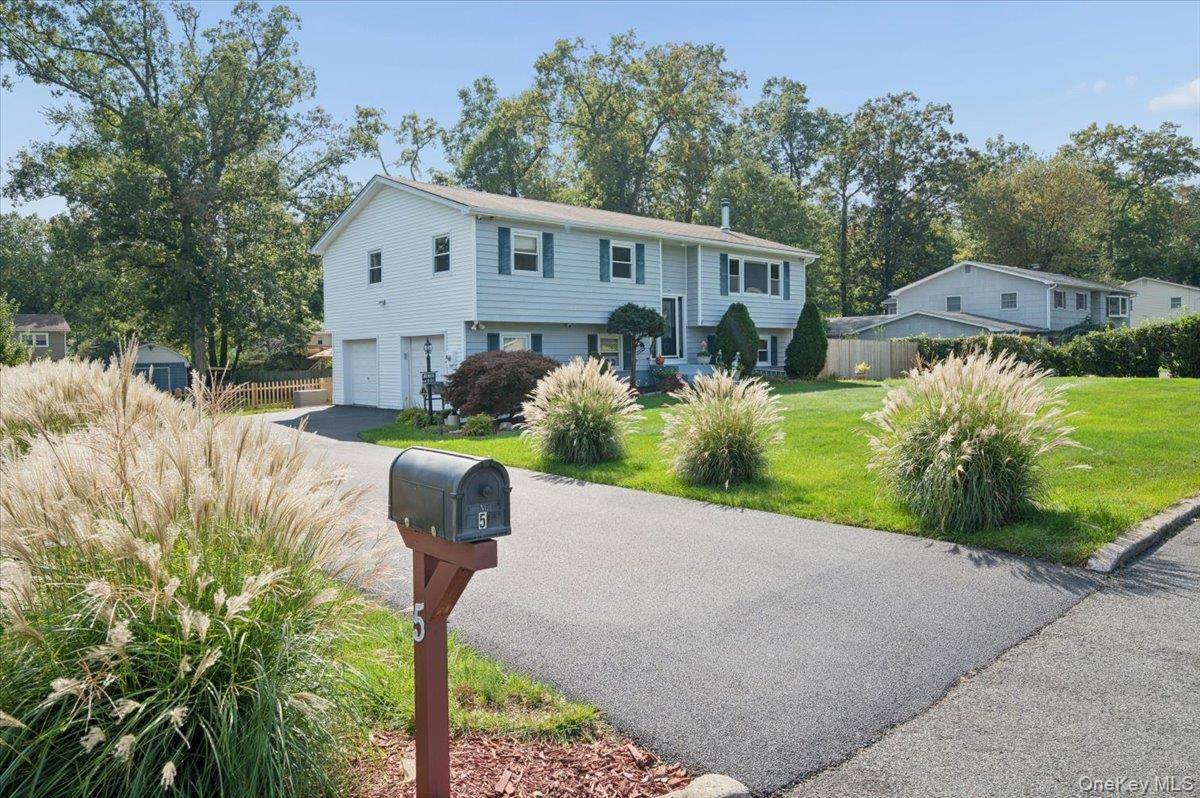 5 Cottonwood CT, Bardonia, NY 10954