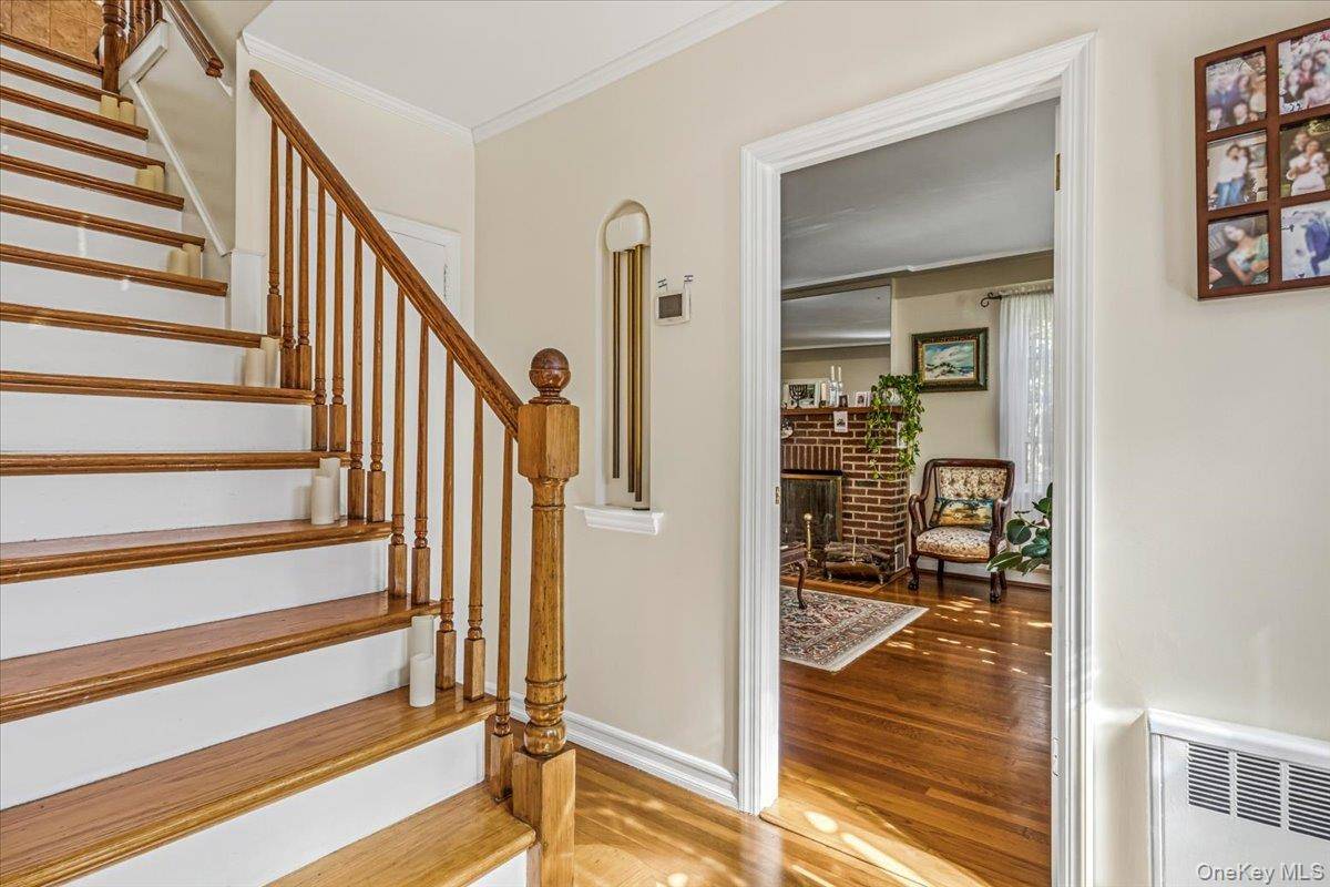 6409 Catalpa AVE, Ridgewood, NY 11385