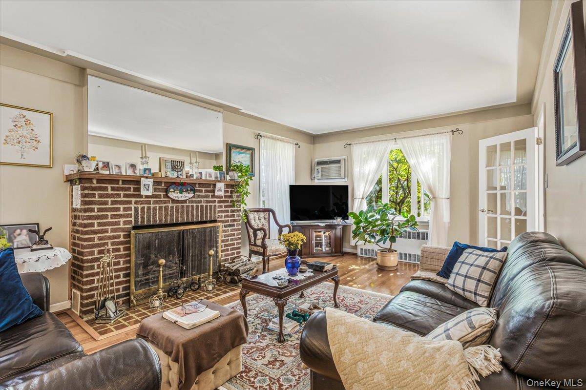 6409 Catalpa AVE, Ridgewood, NY 11385