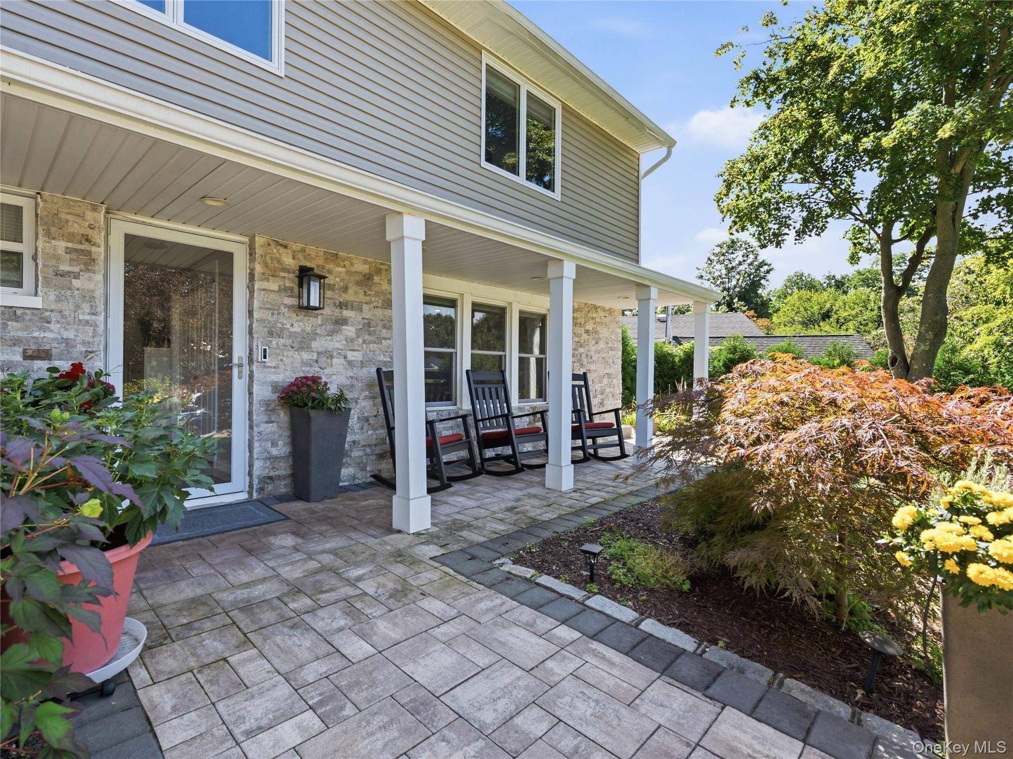 6 Daniel DR, Glen Cove, NY 11542