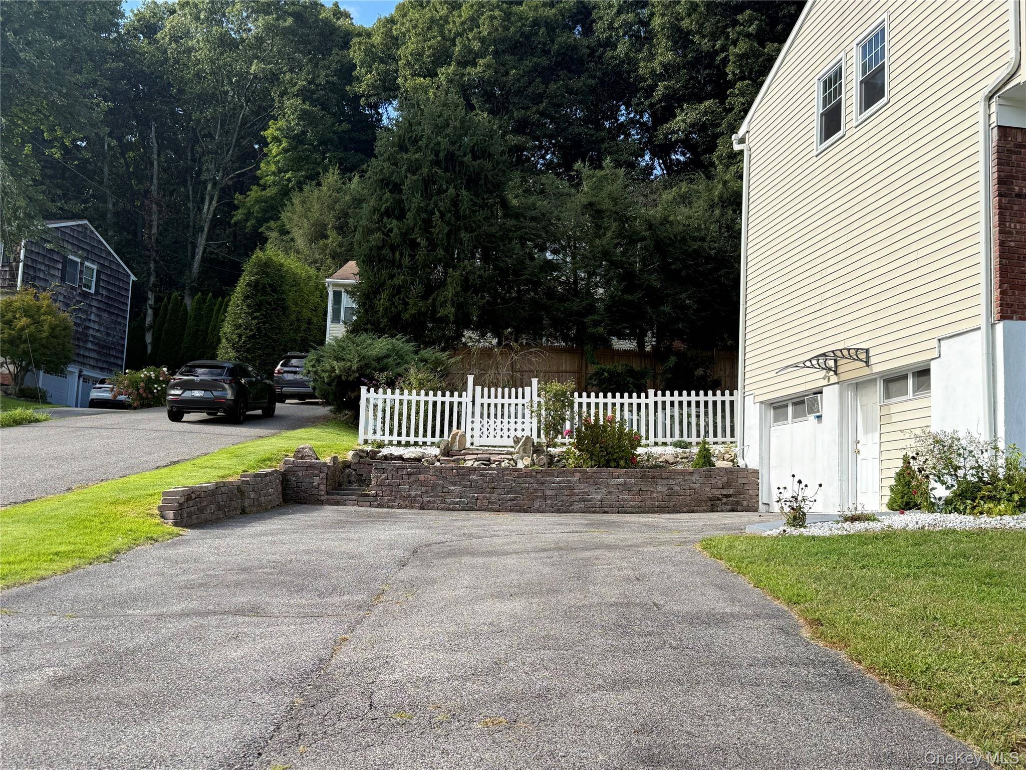 3123 Douglas DR, Yorktown Heights, NY 10598