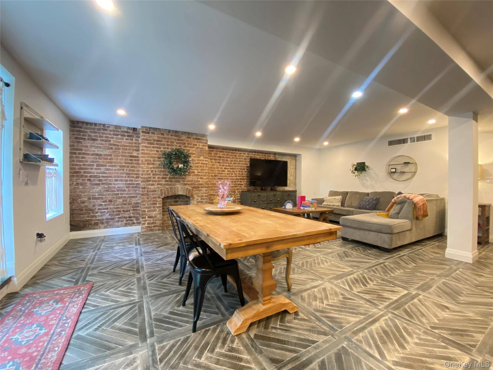 4112 20th AVE, Astoria, NY 11105
