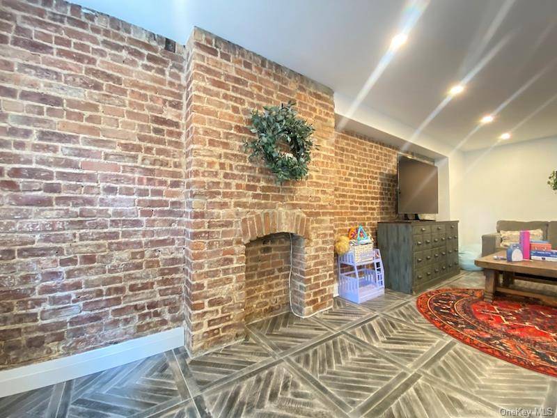 4112 20th AVE, Astoria, NY 11105
