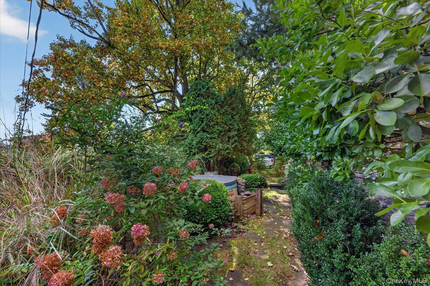 79 Tanglewylde RD, Lake Peekskill, NY 10537