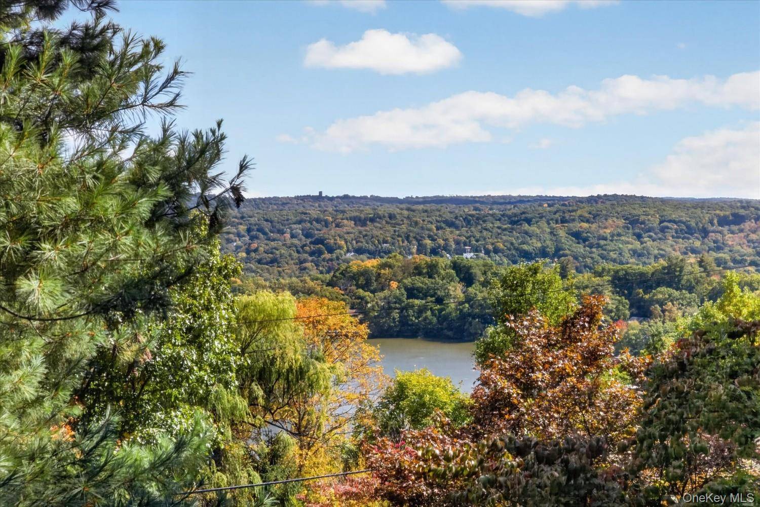 79 Tanglewylde RD, Lake Peekskill, NY 10537