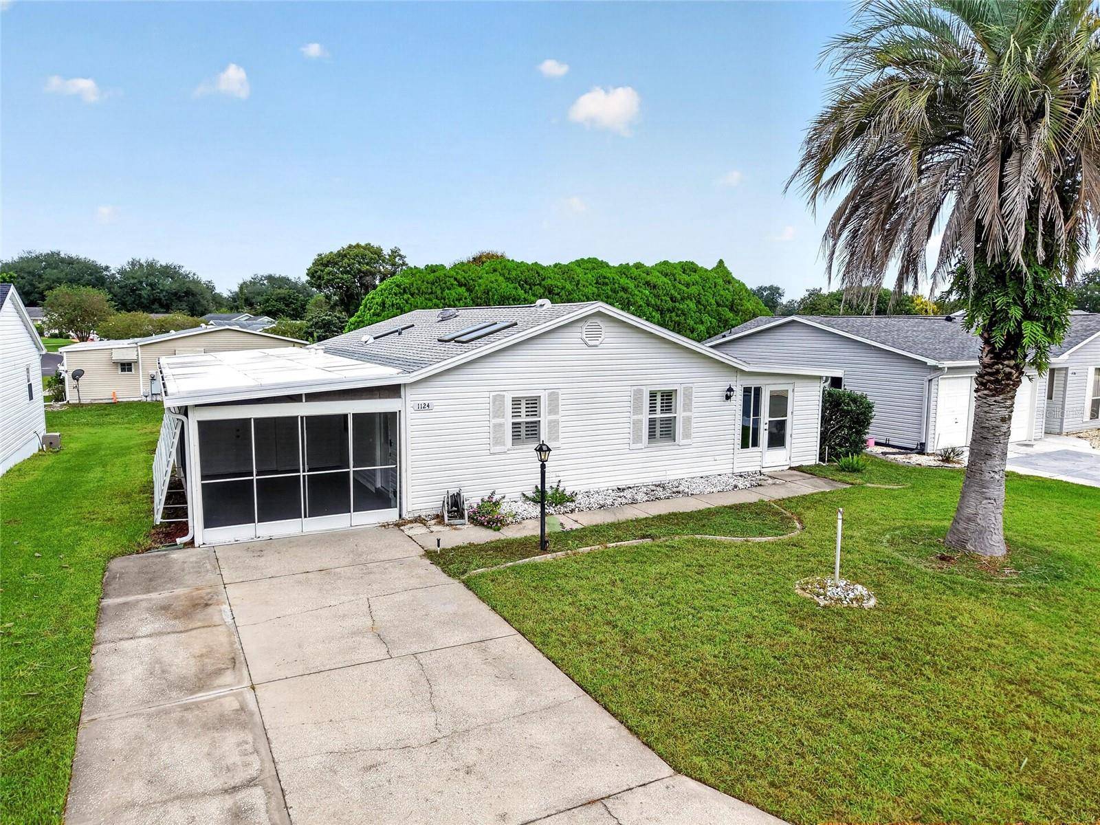 1124 DEL TORO DR, Lady Lake, FL 32159