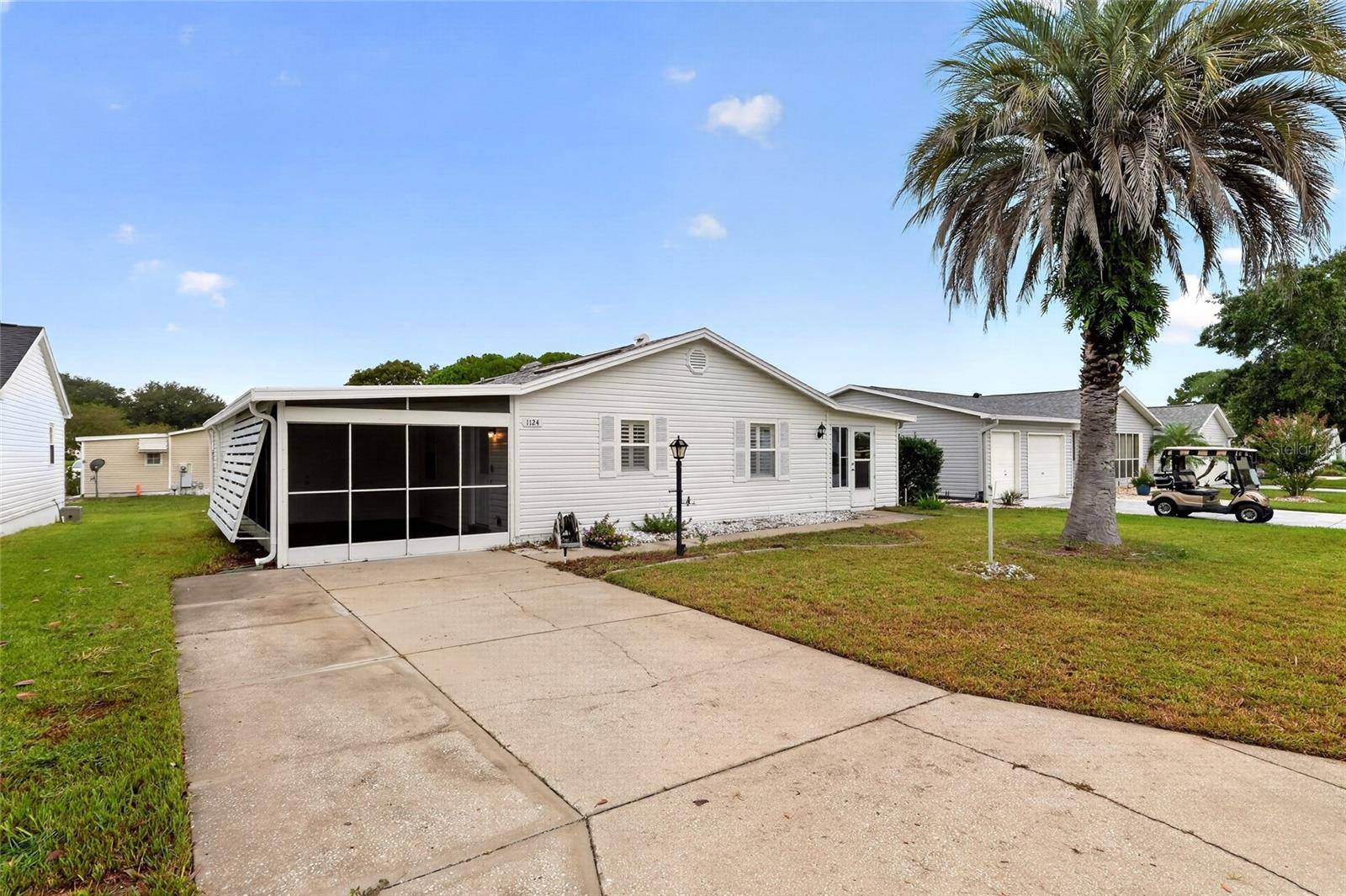 1124 DEL TORO DR, Lady Lake, FL 32159