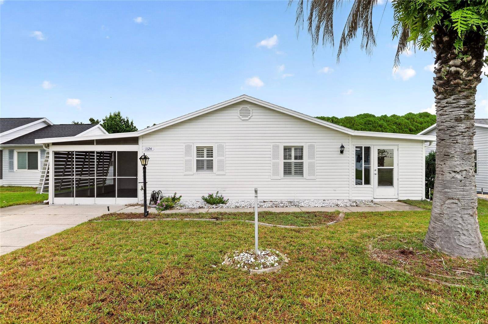 1124 DEL TORO DR, Lady Lake, FL 32159