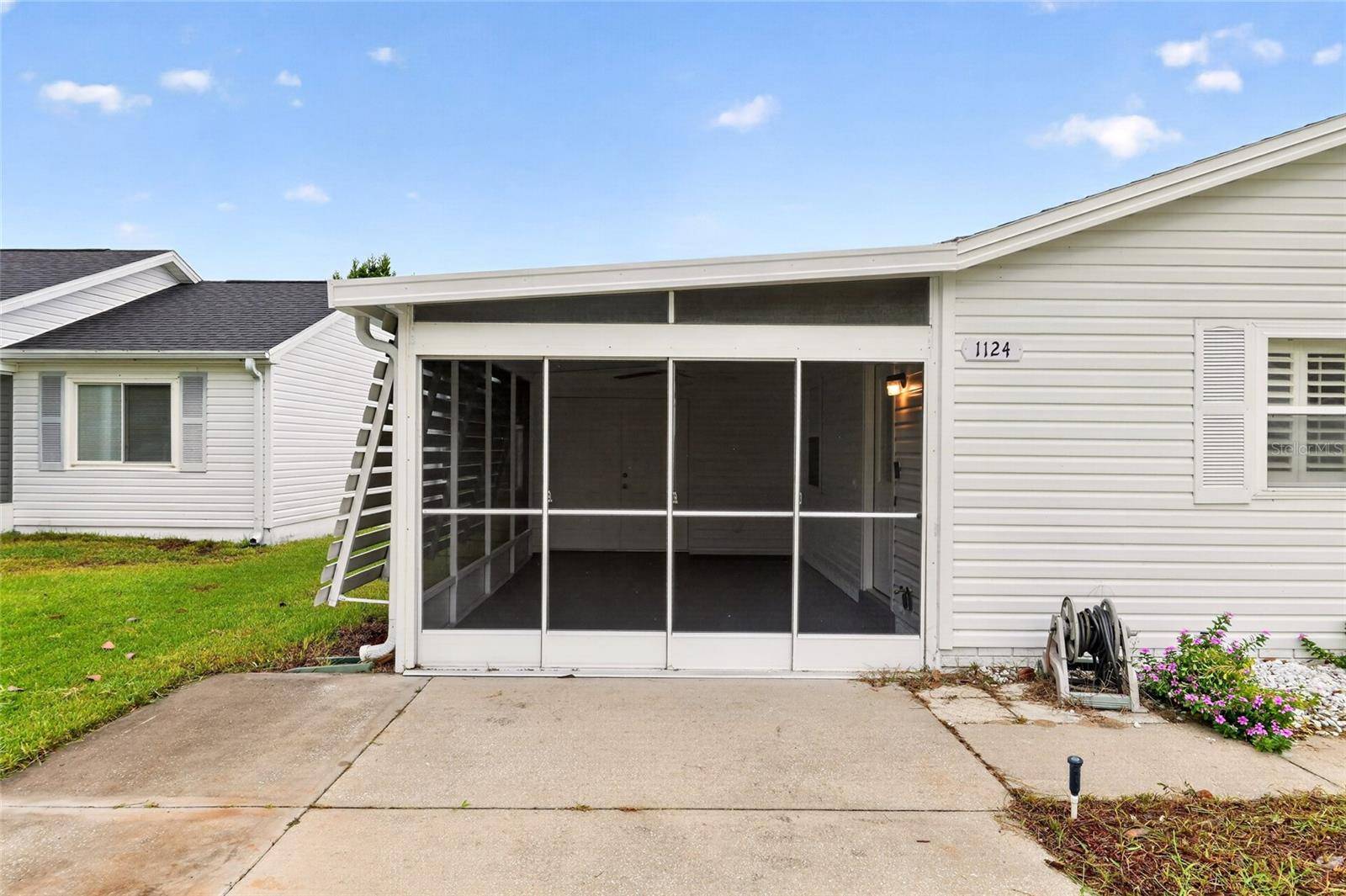 1124 DEL TORO DR, Lady Lake, FL 32159