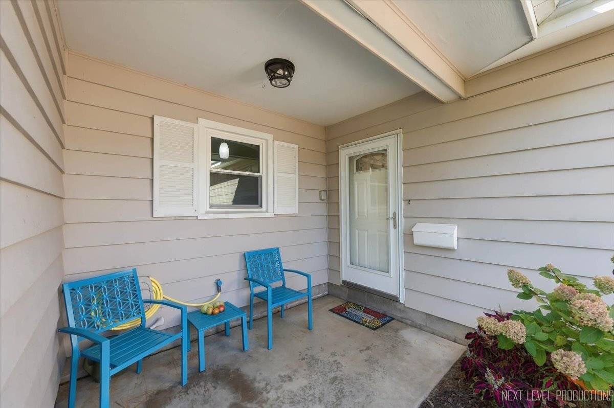 410 Harmony DR, North Aurora, IL 60542