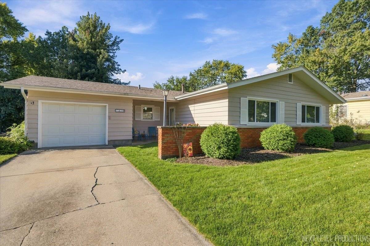 410 Harmony DR, North Aurora, IL 60542
