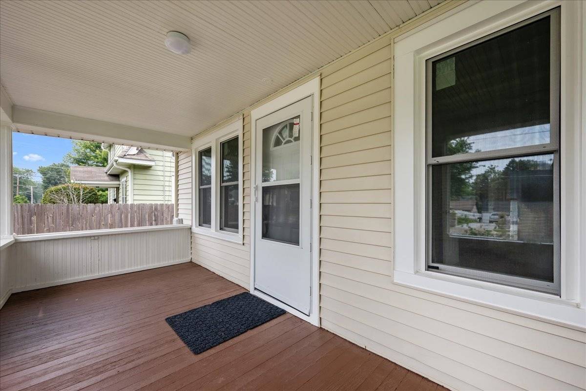1006 S 4th ST, Aurora, IL 60505