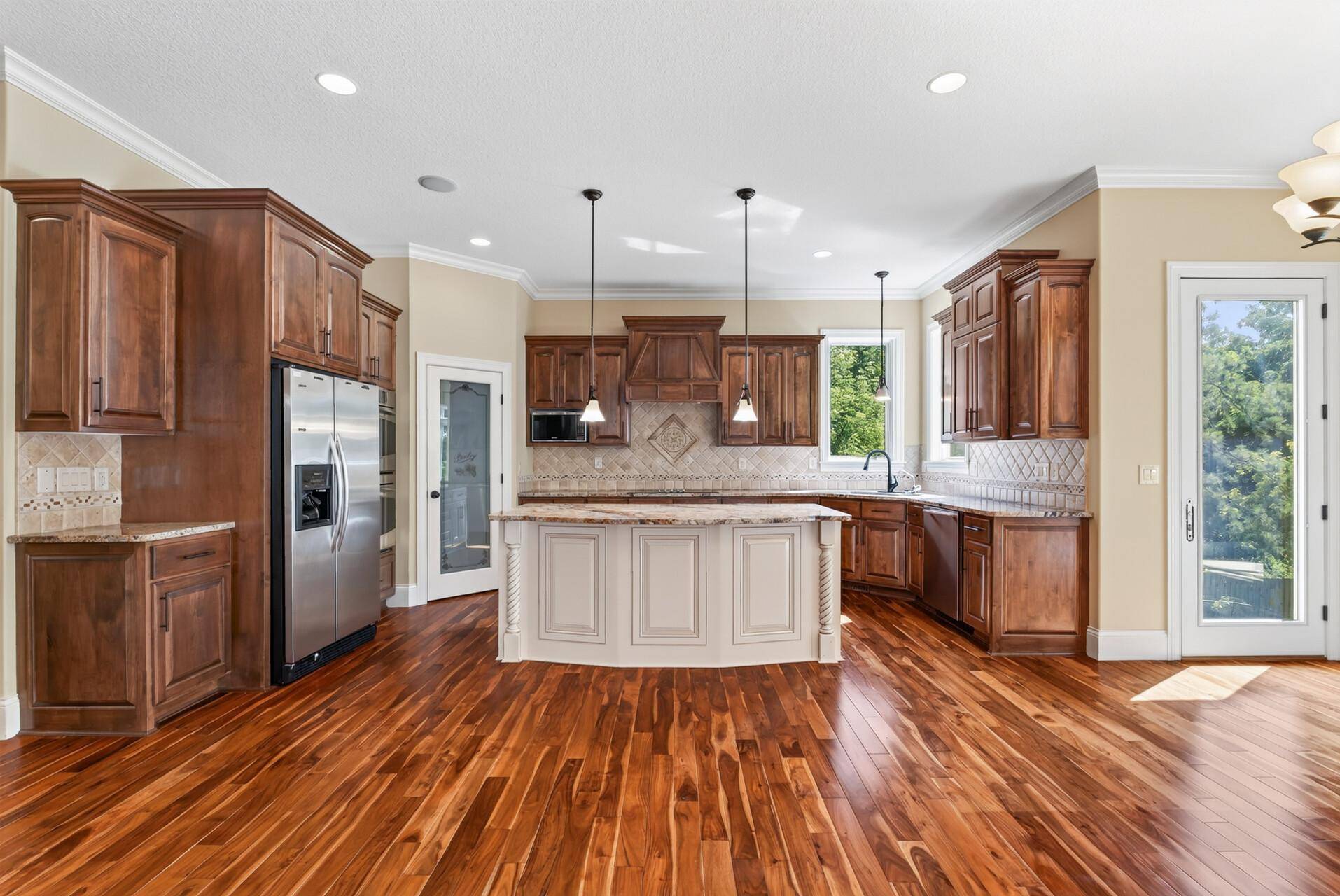 2635 Nathan LN N, Plymouth, MN 55441