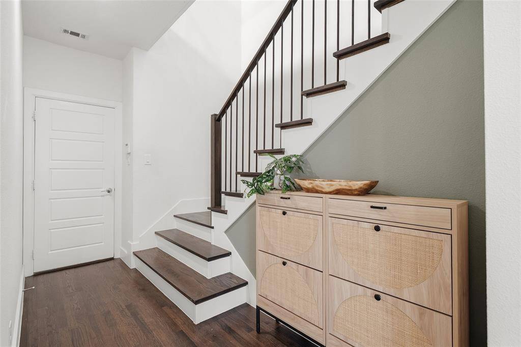 8261 Laflin Lane, Dallas, TX 75231