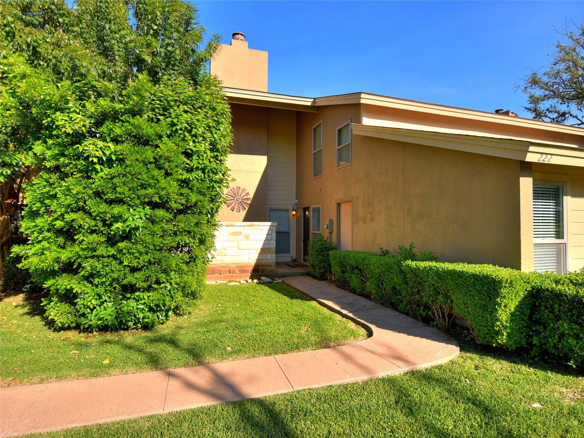 222 Lido ST #J-2, Lakeway, TX 78734