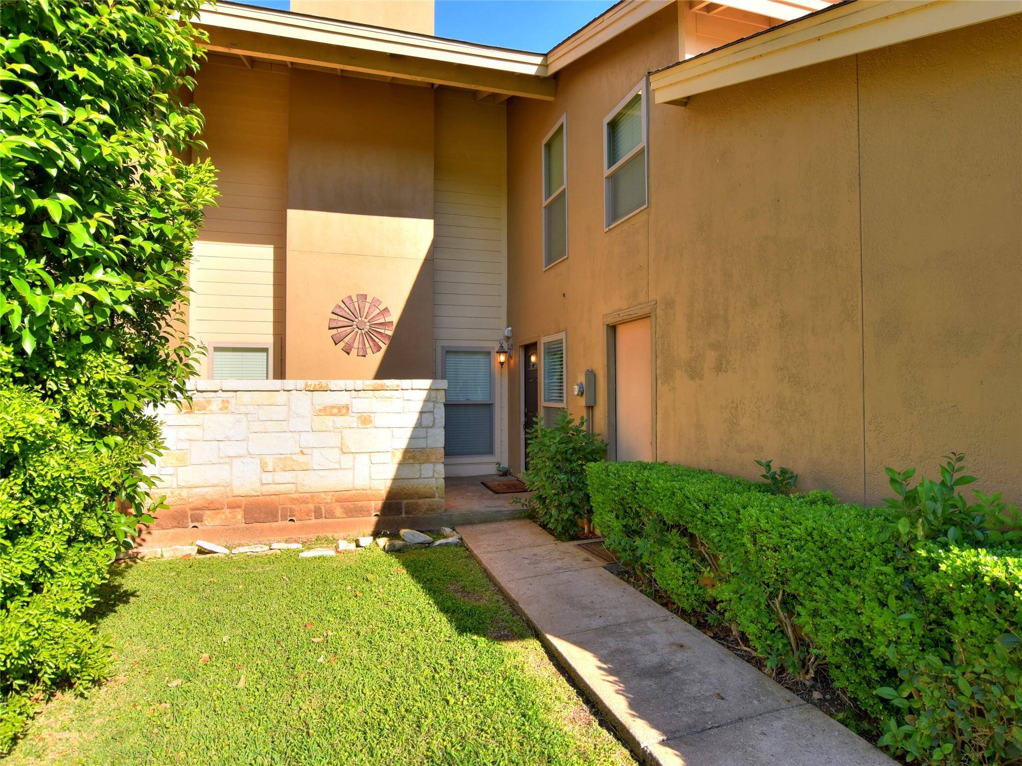 222 Lido ST #J-2, Lakeway, TX 78734