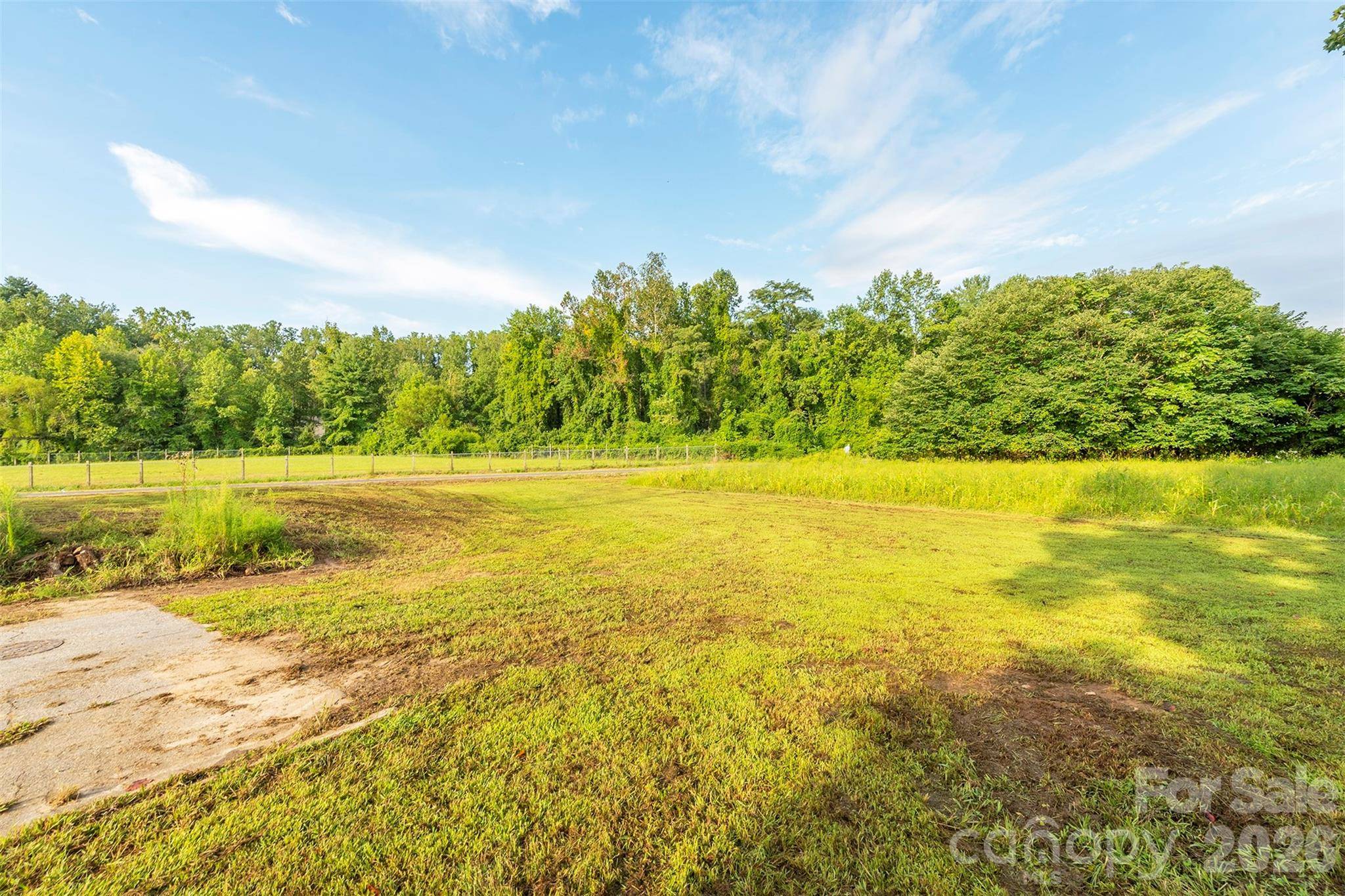 99999 Dale ST, Hendersonville, NC 28792