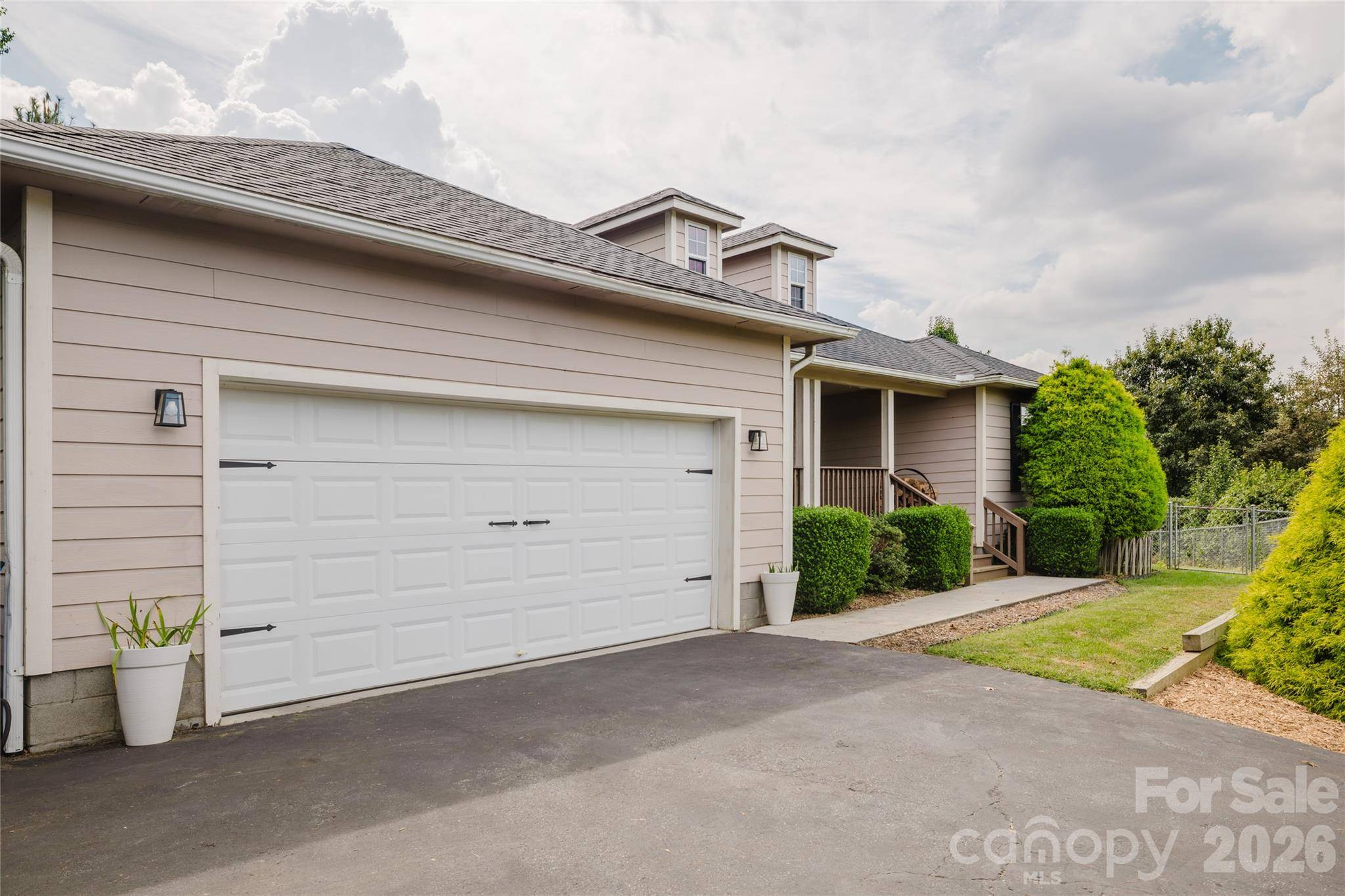 91 Crestview ST, Canton, NC 28716