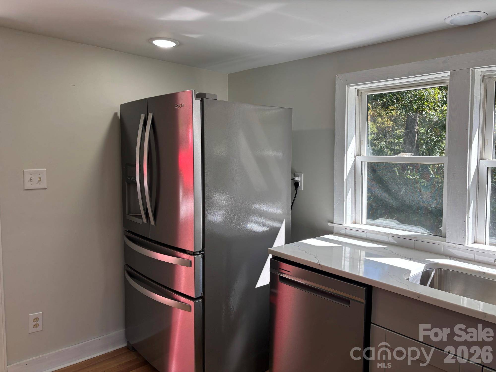 162 Phillips LN, Spruce Pine, NC 28777