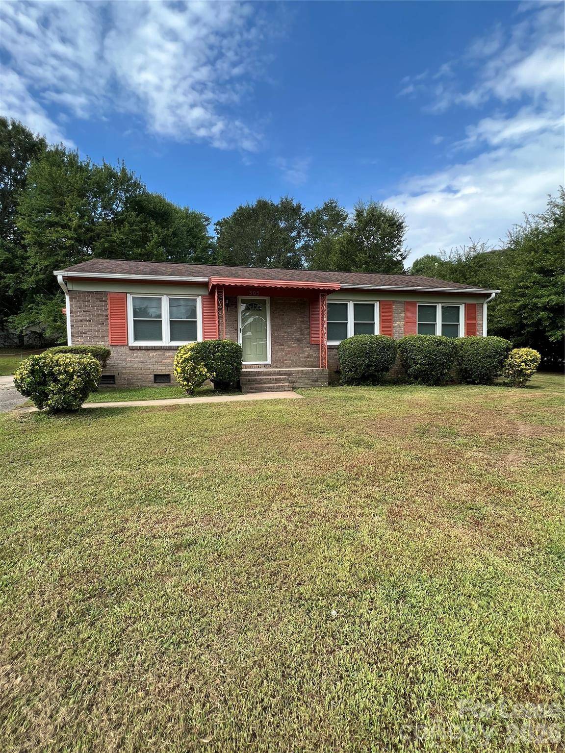 305 Briarwood CIR, Dallas, NC 28034