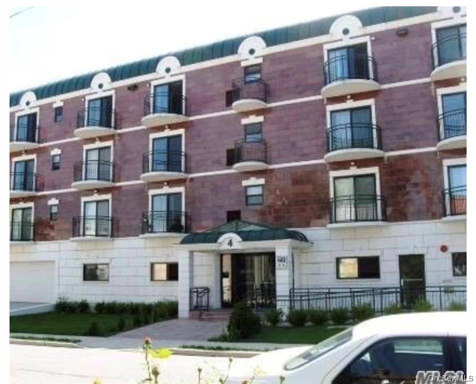 4 Chelsea #4D, Great Neck, NY 11021