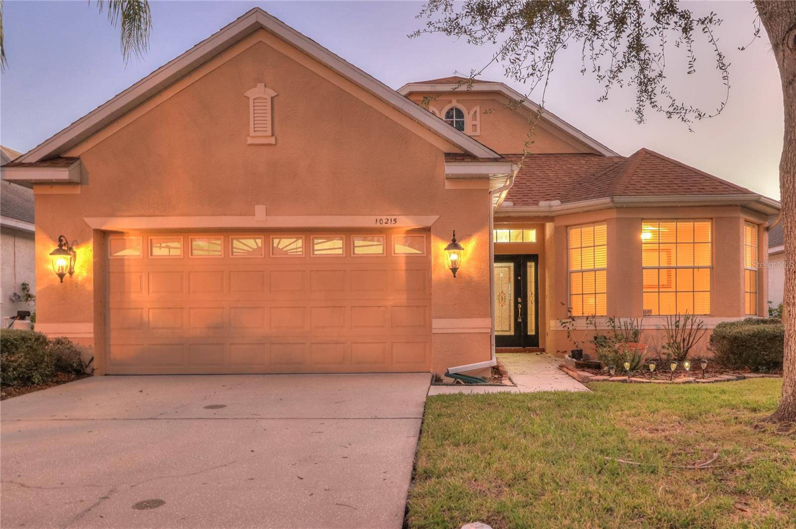 10215 EVERGREEN HILL DR, Tampa, FL 33647