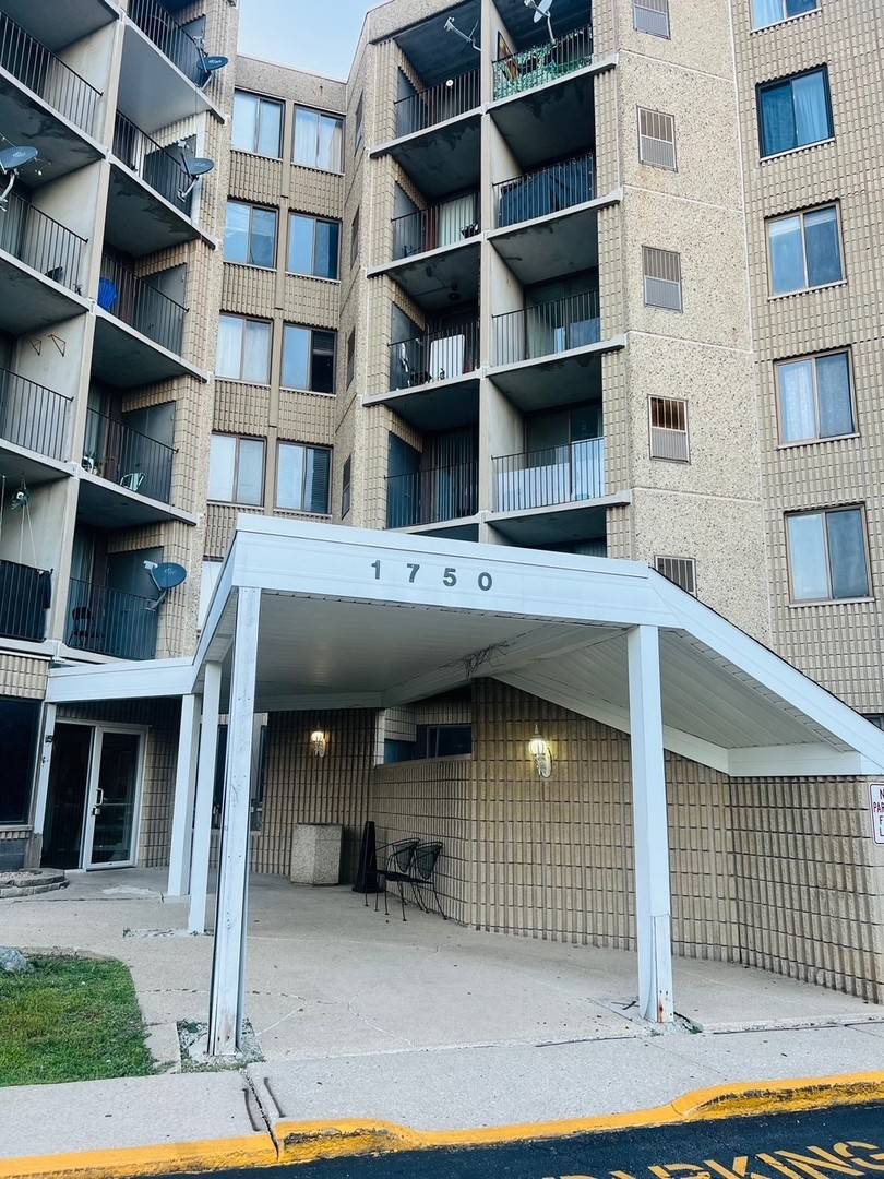 1750 N Marywood AVE #314, Aurora, IL 60505