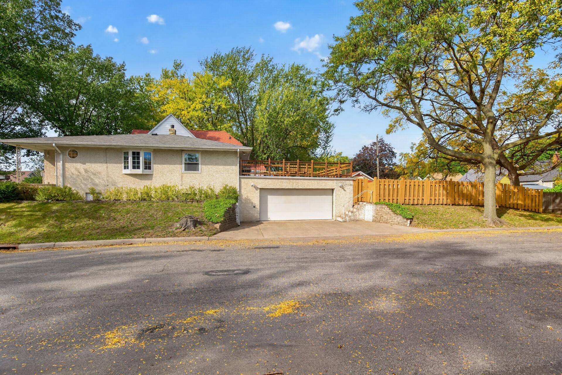 1837 Hawthorne AVE E, Saint Paul, MN 55119