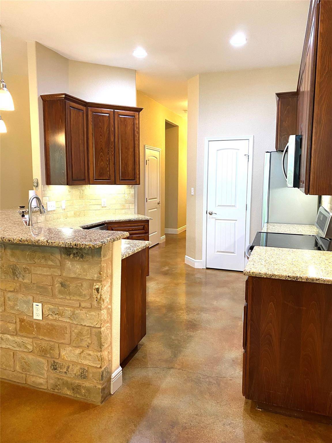 132 Akaloa DR, Bastrop, TX 78602