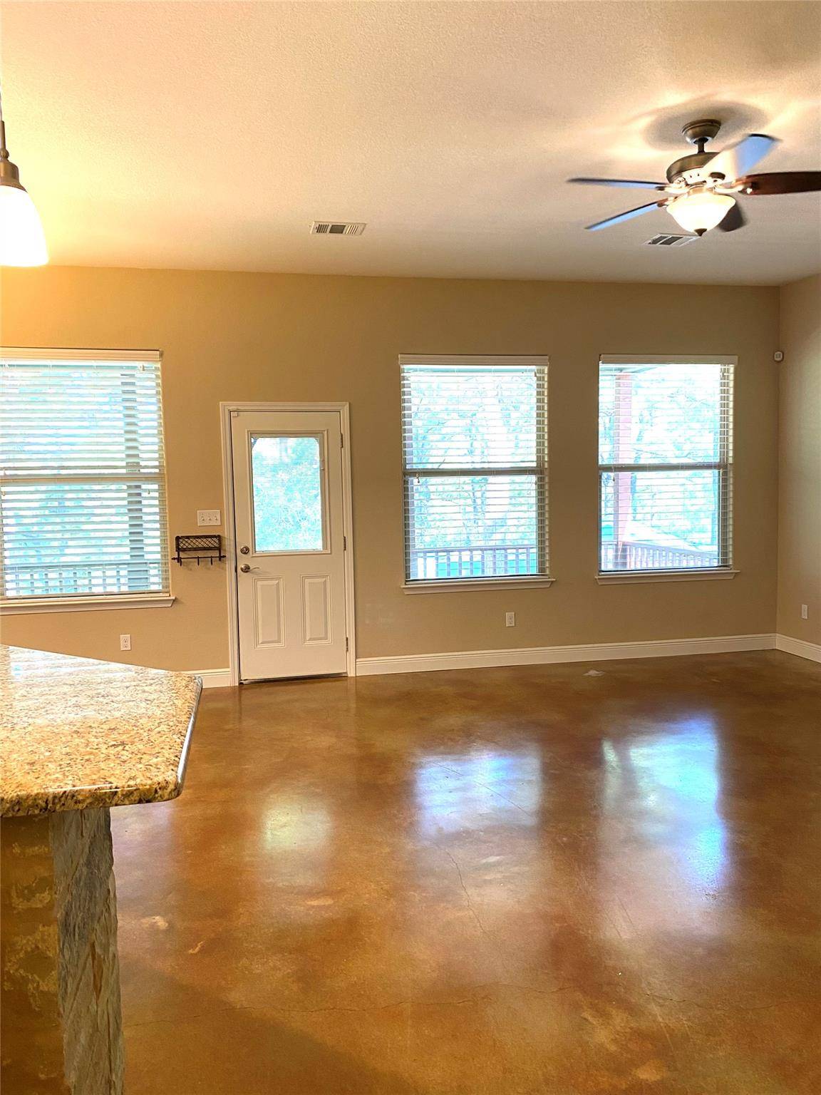 132 Akaloa DR, Bastrop, TX 78602