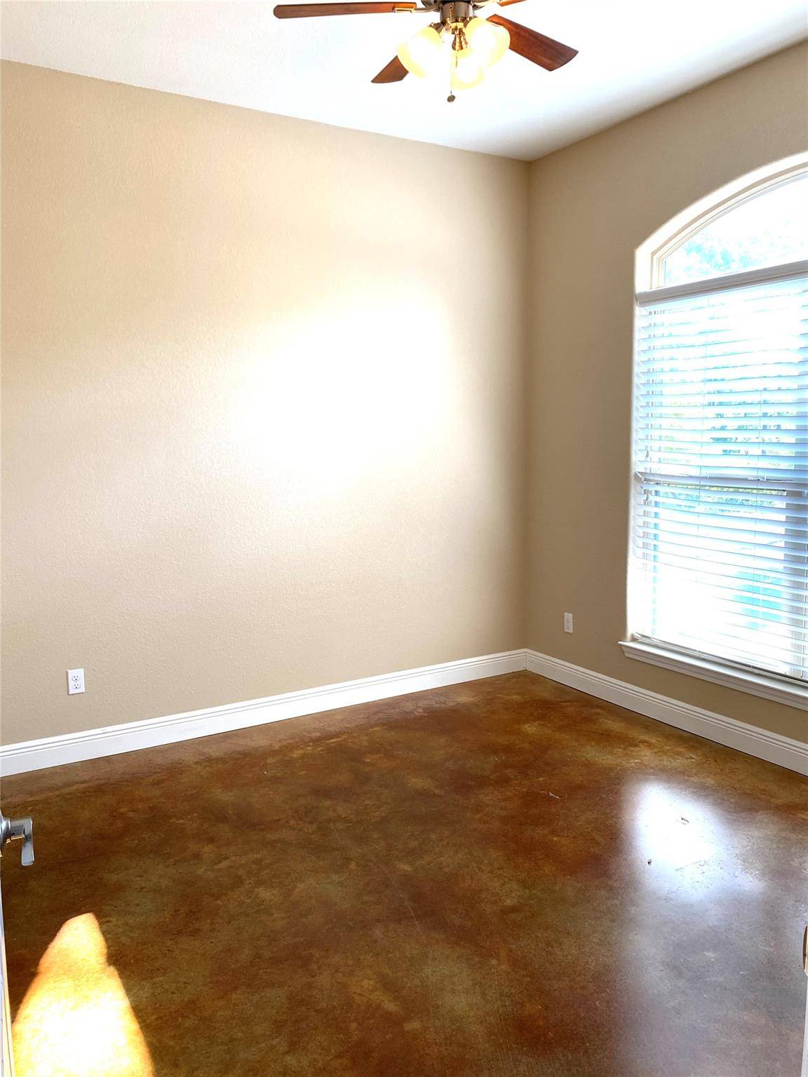 132 Akaloa DR, Bastrop, TX 78602