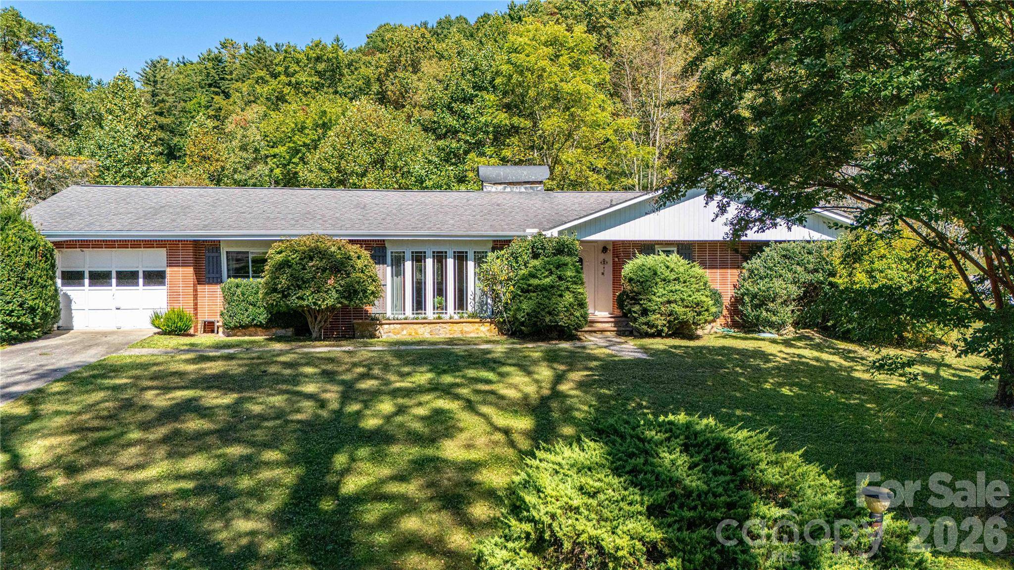 2586 Kim Miller RD, Lake Toxaway, NC 28747