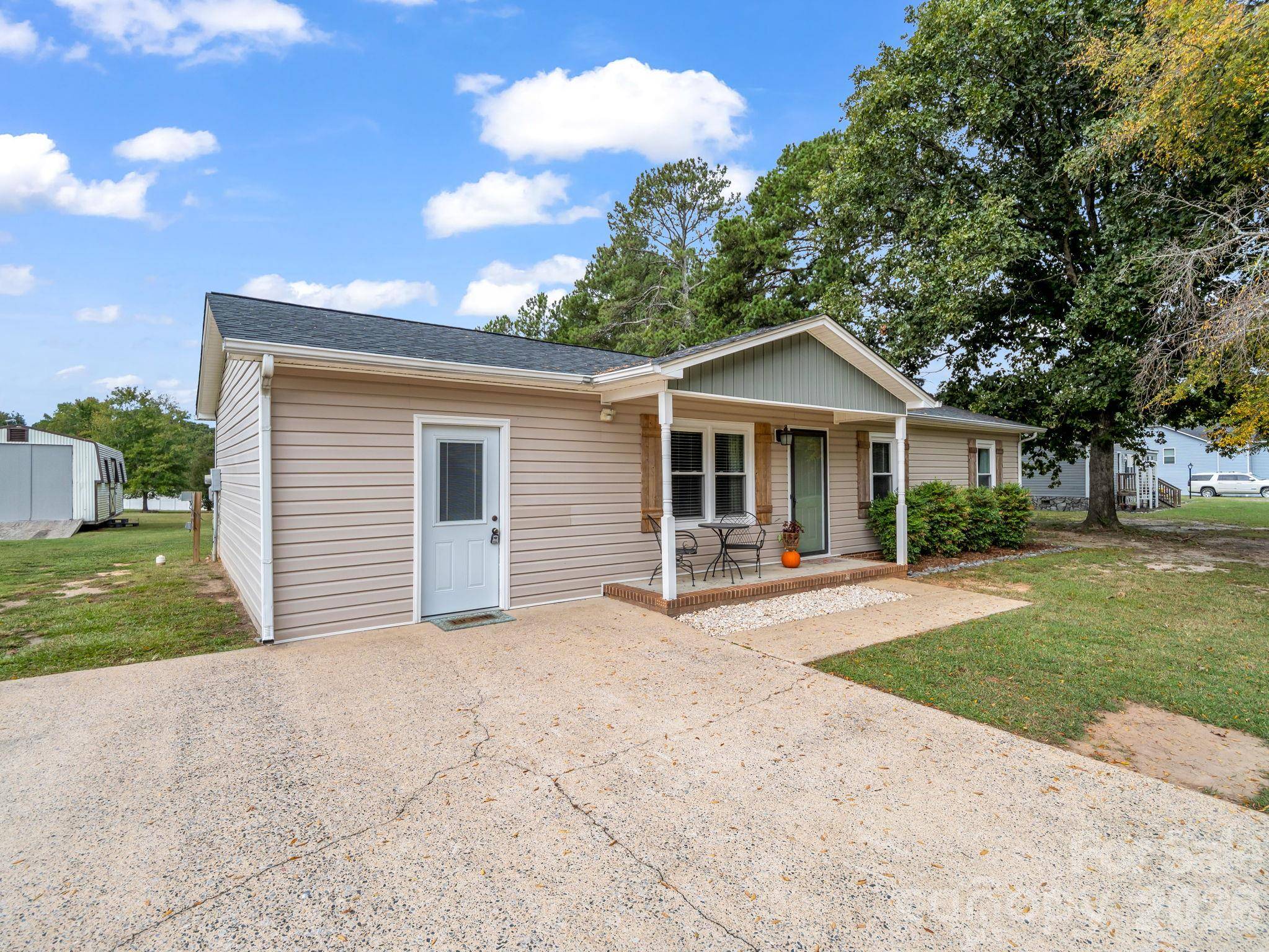 112 Roseborough RD, Grover, NC 28073