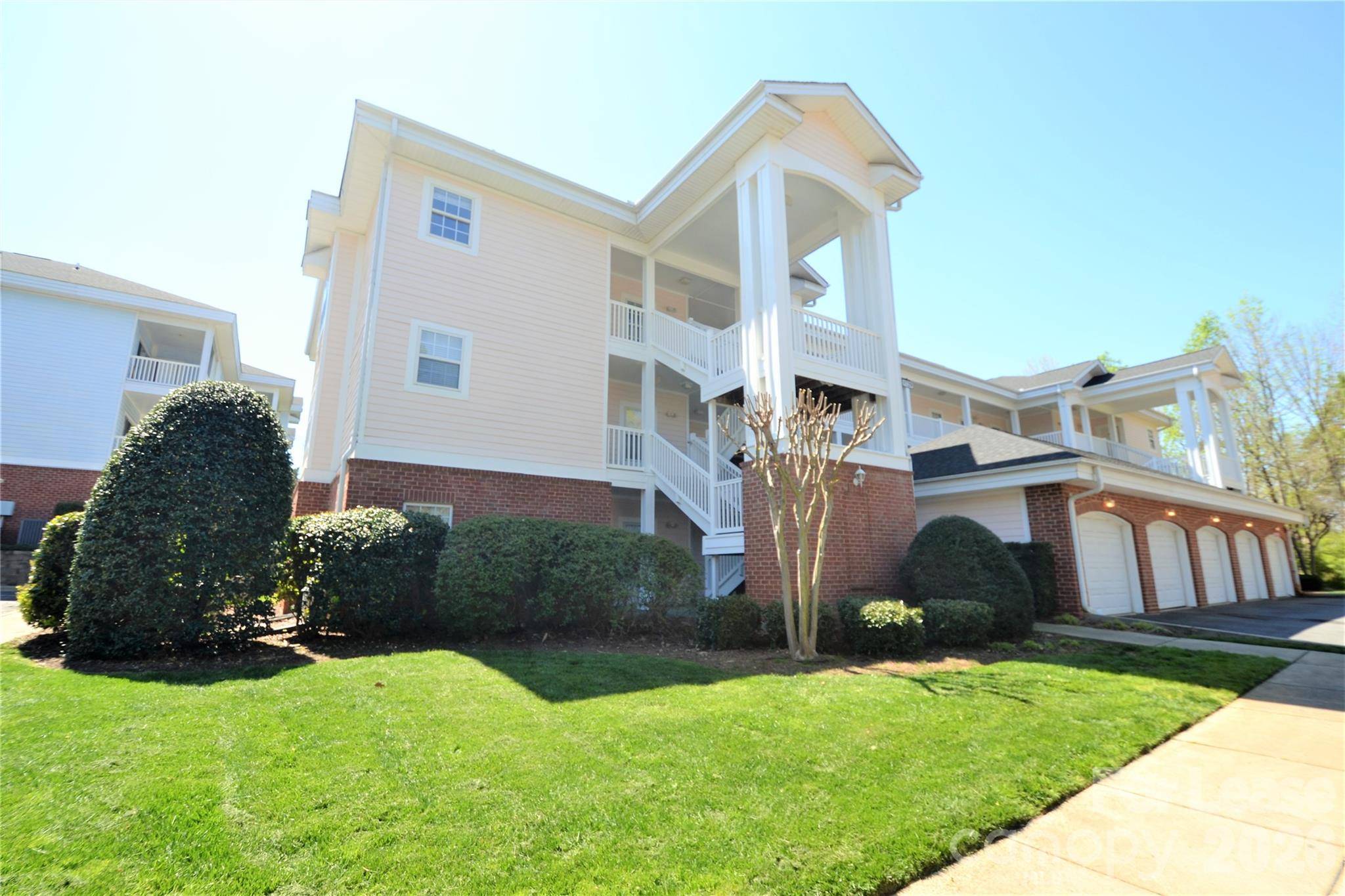 8751 Coralbell LN, Charlotte, NC 28213