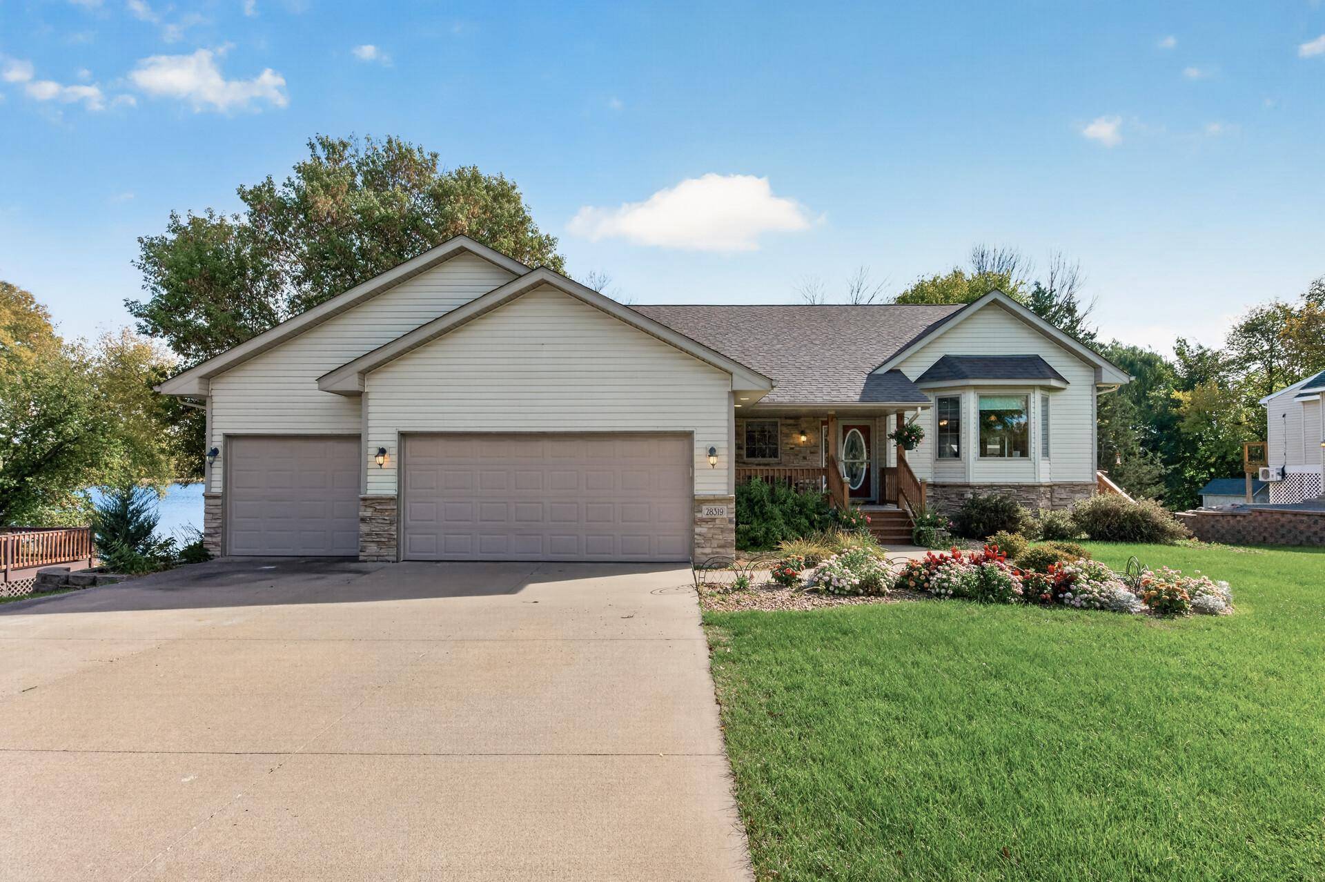 28319 Lakeside LN, Lindstrom, MN 55045