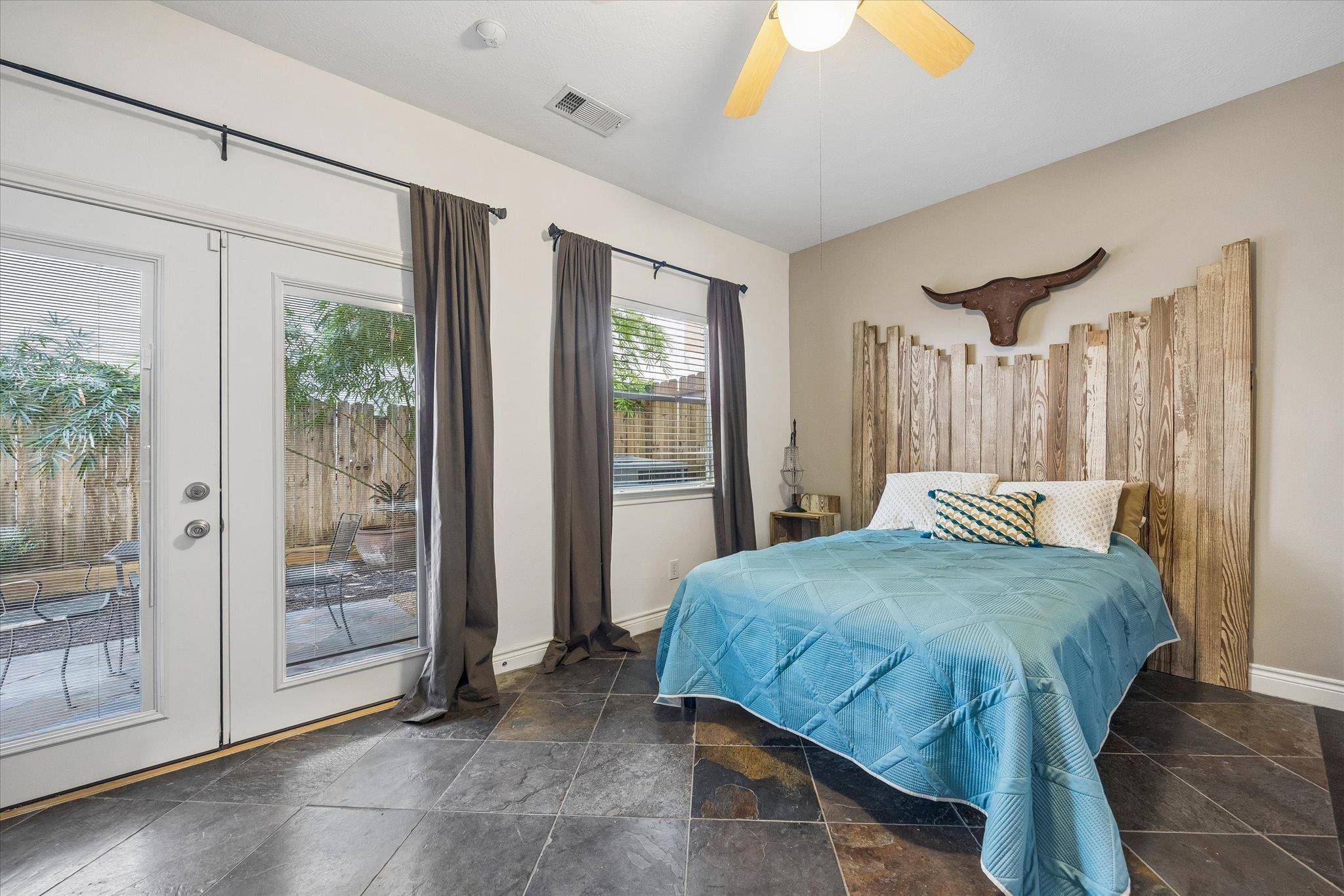 5719 Maxie ST, Houston, TX 77007