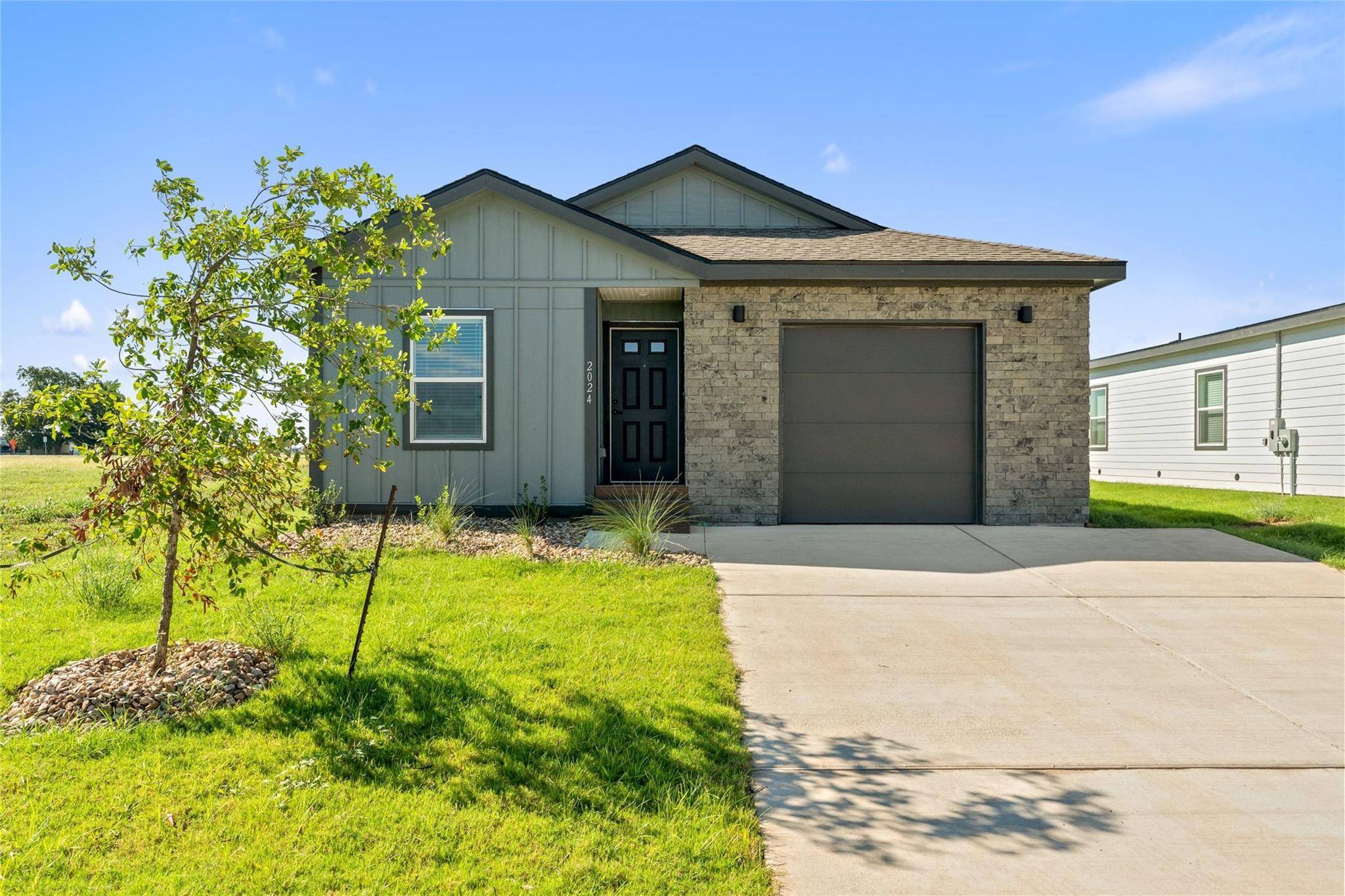 2024 Applewood DR, Lockhart, TX 78644