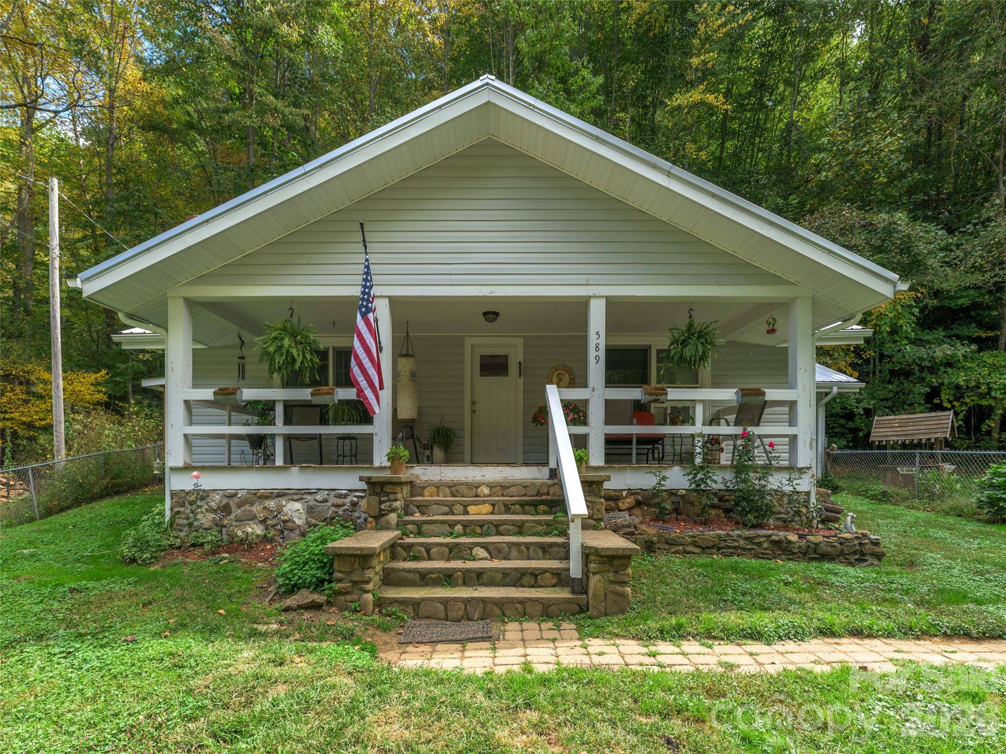 589 Little East Fork RD, Canton, NC 28716