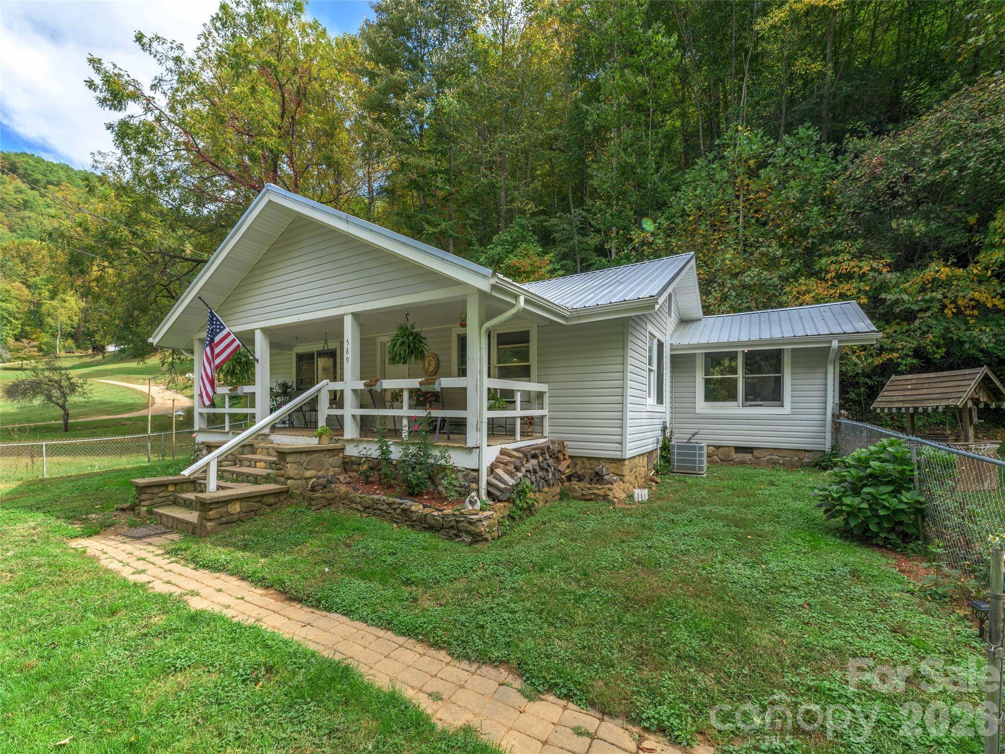 589 Little East Fork RD, Canton, NC 28716