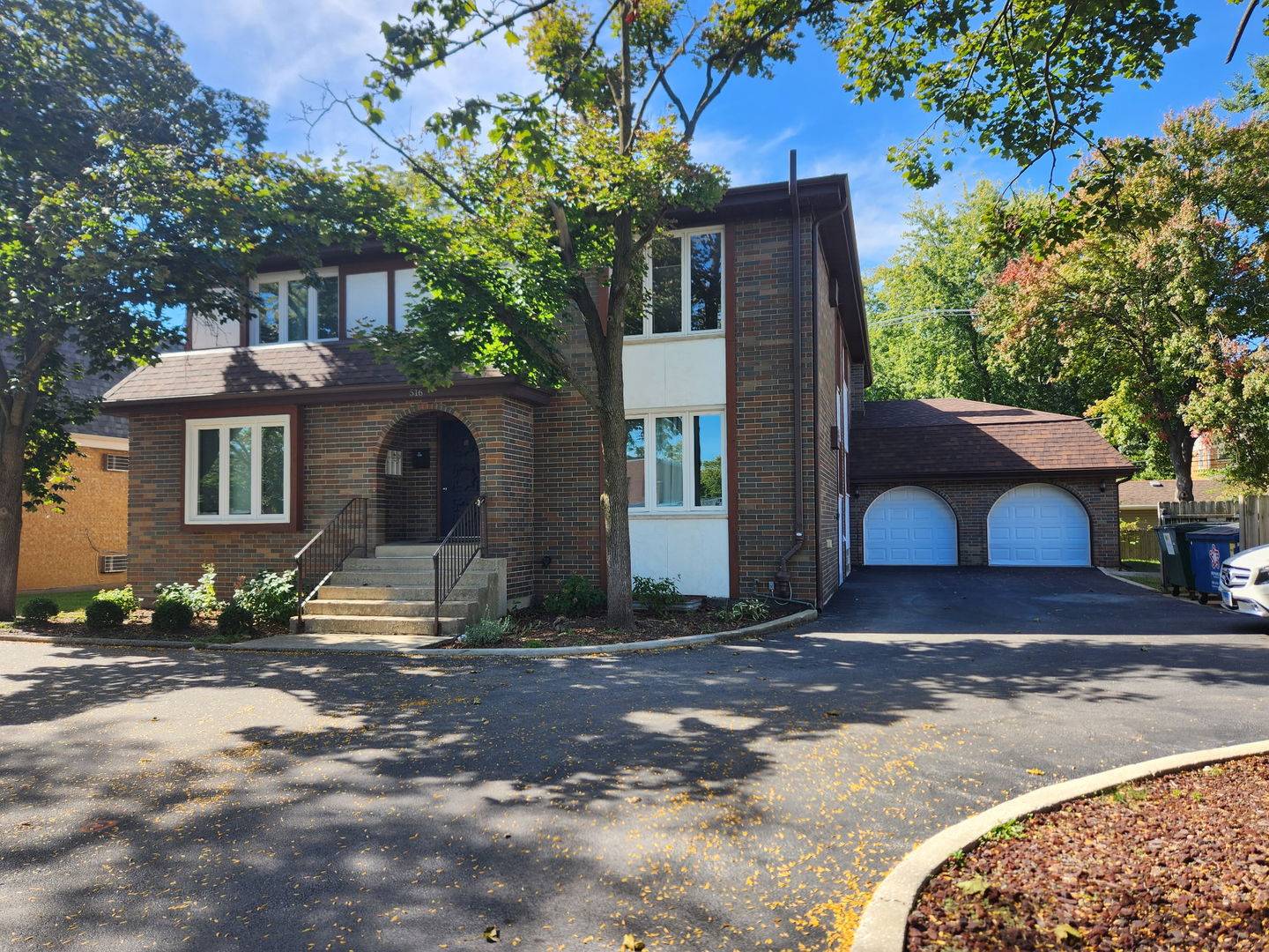 516 S La Grange RD #1, La Grange, IL 60525