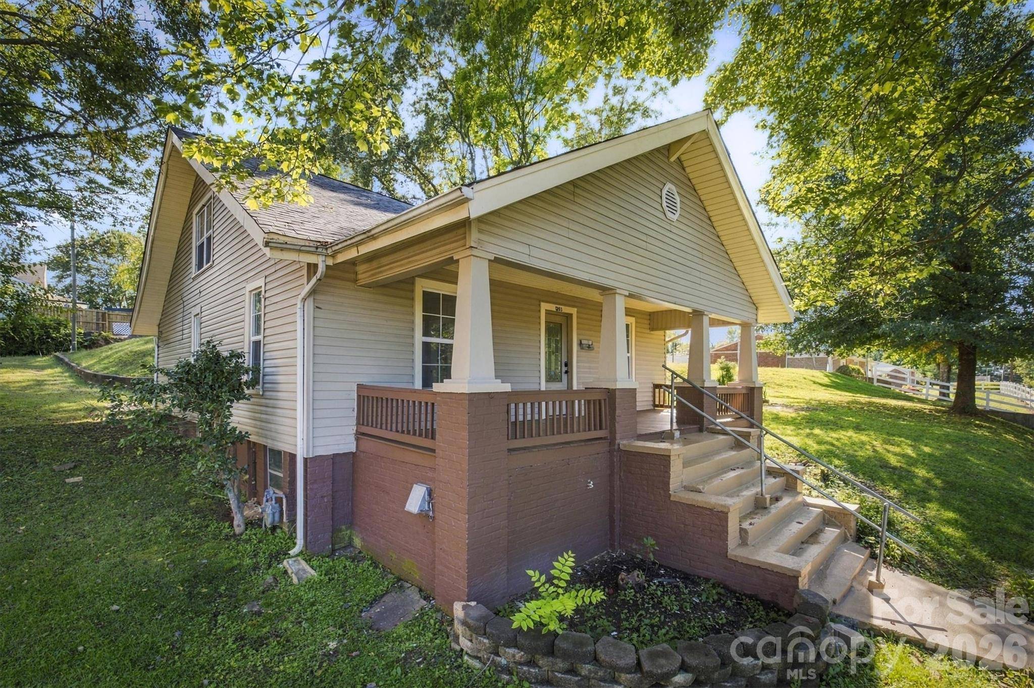 1203 Spainhour ST, Lenoir, NC 28645