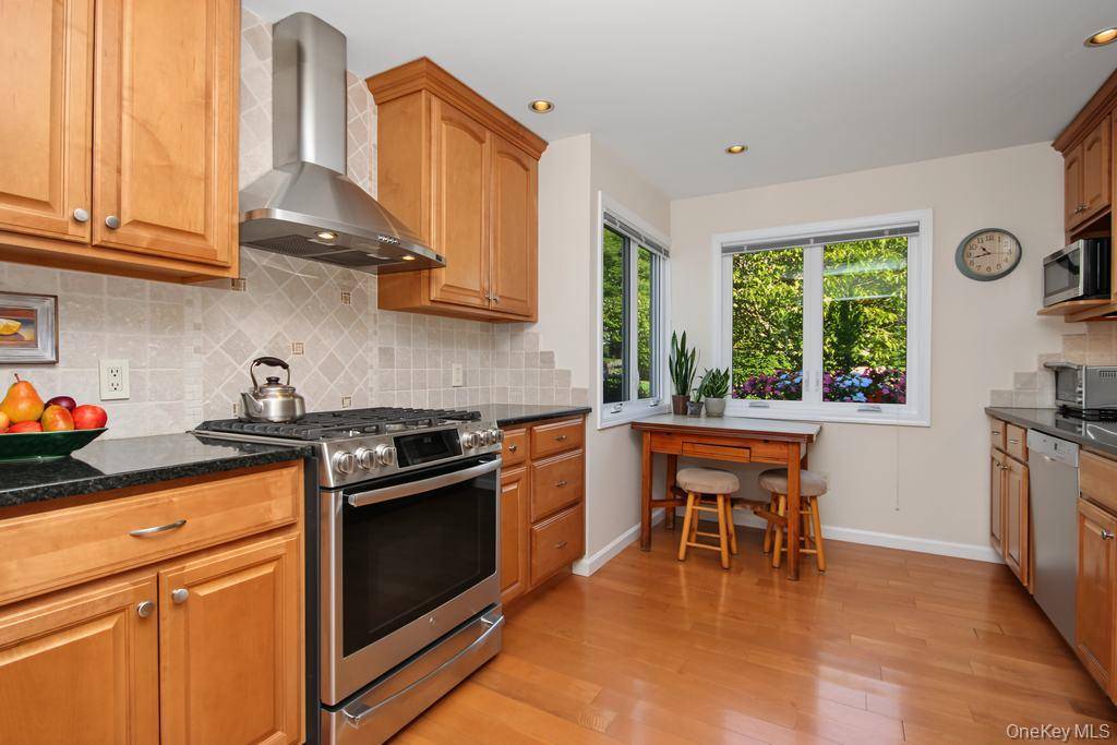 148 Fields LN, Peekskill, NY 10566