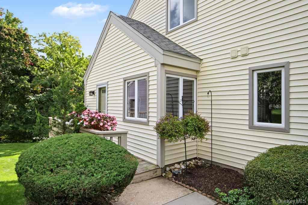 148 Fields LN, Peekskill, NY 10566