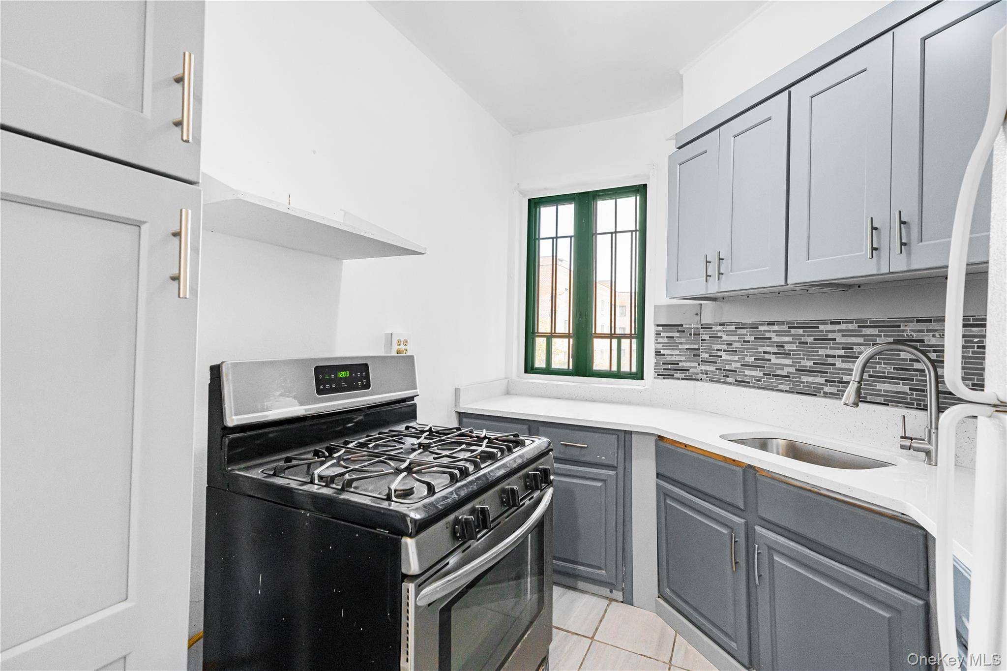 1946 E Tremont AVE #5H, Bronx, NY 10462