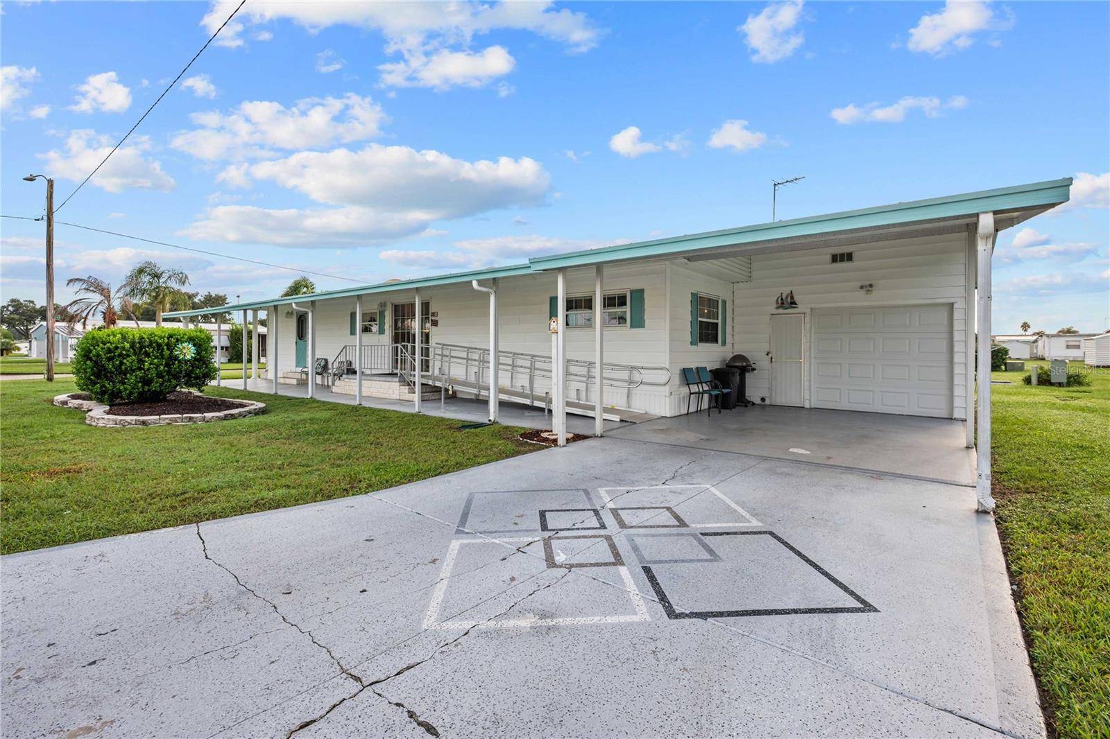5352 PLANT ST, Zephyrhills, FL 33542