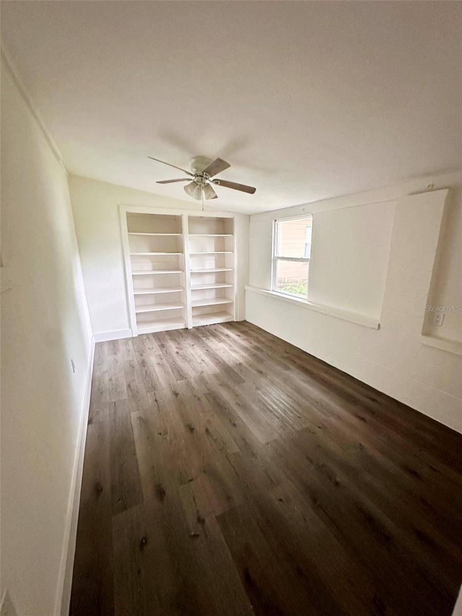 5231 48TH TER N, St Petersburg, FL 33709